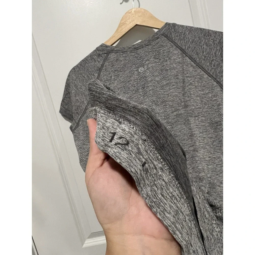 Lululemon Swiftly Tech‎ Short Sleeve 2.0 Silver Drop Size 12 Yoga Pilates